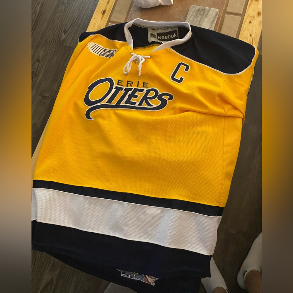 Never worn Medium Connor McDavid Reebok Erie Otters Jersey